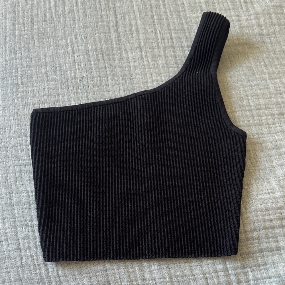 Babaton - Black Ribbed One-Shoulder Top